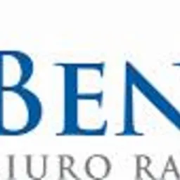 Logo firmy Benefit Biuro Rachunkowe z trzema niebieskimi segregatorami na szarym tle.