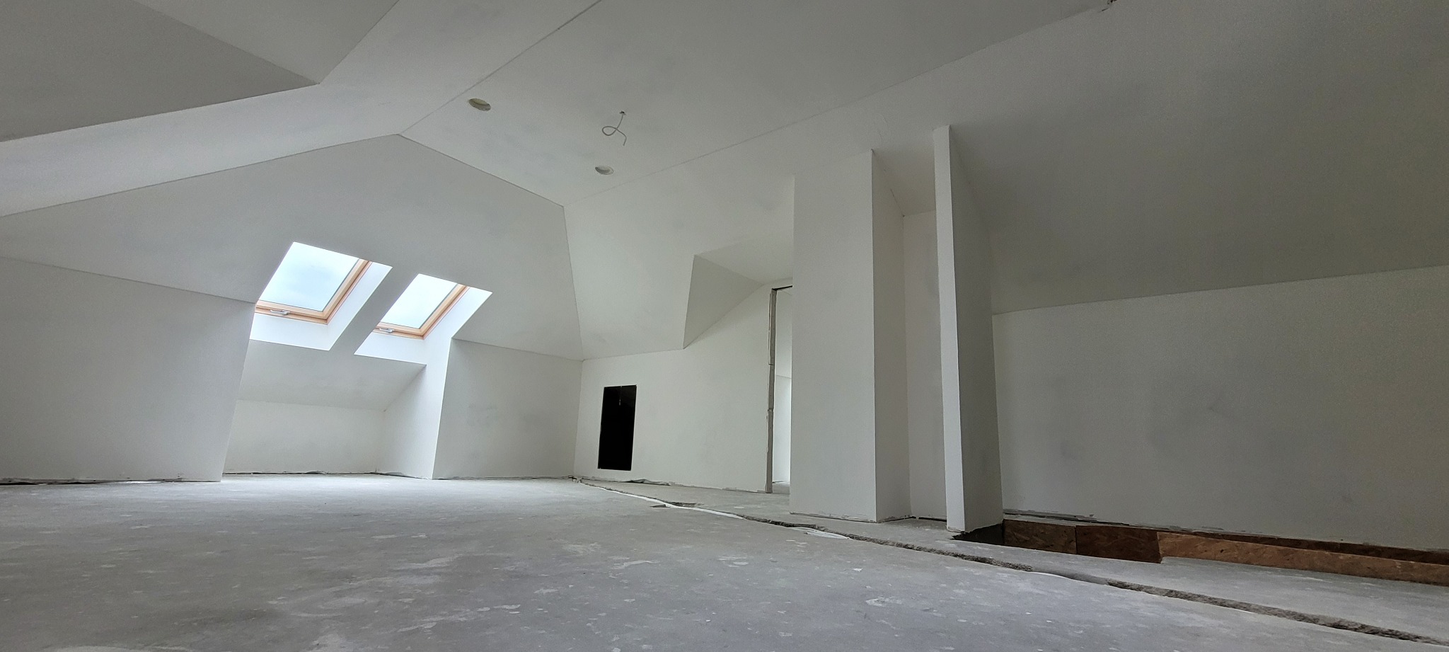 Jedno z bardziej ambitnych wyzwań w mojej karierze. Wielopłaszczyznowy dach o rżnych nachyleniach i kątach.