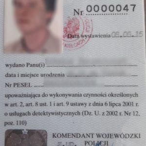 Skan licencji detektywistycznej z widocznym zdjęciem właściciela, numerem licencji, datą wystawienia i odniesieniem do ustawy o usługach detektywistycznych.