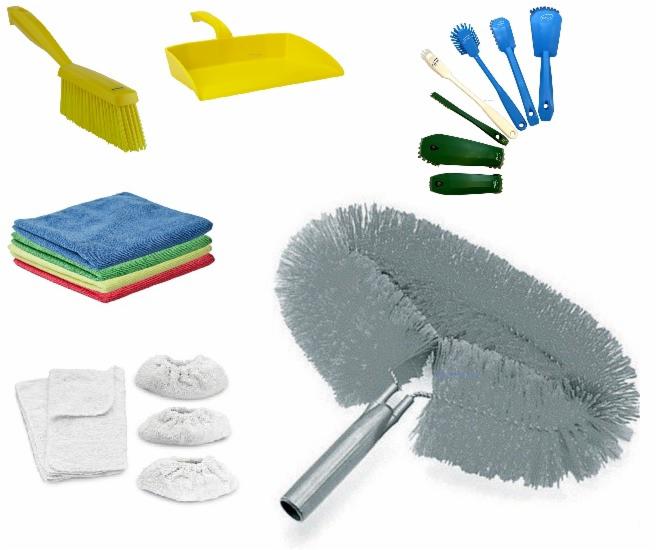 Zestaw akcesoriów do sprzątania: szczotka z żółtym włosiem, szufelka, ściereczki z mikrofibry w kolorach niebieskim, zielonym i czerwonym, szczotki do detali z niebieskimi i zielonymi uchwytami...