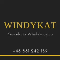 Wizytówka Kancelarii Windykacyjnej z nazwą 'WINDYKAT' napisaną złotą czcionką na czarnym tle, poniżej numer telefonu.