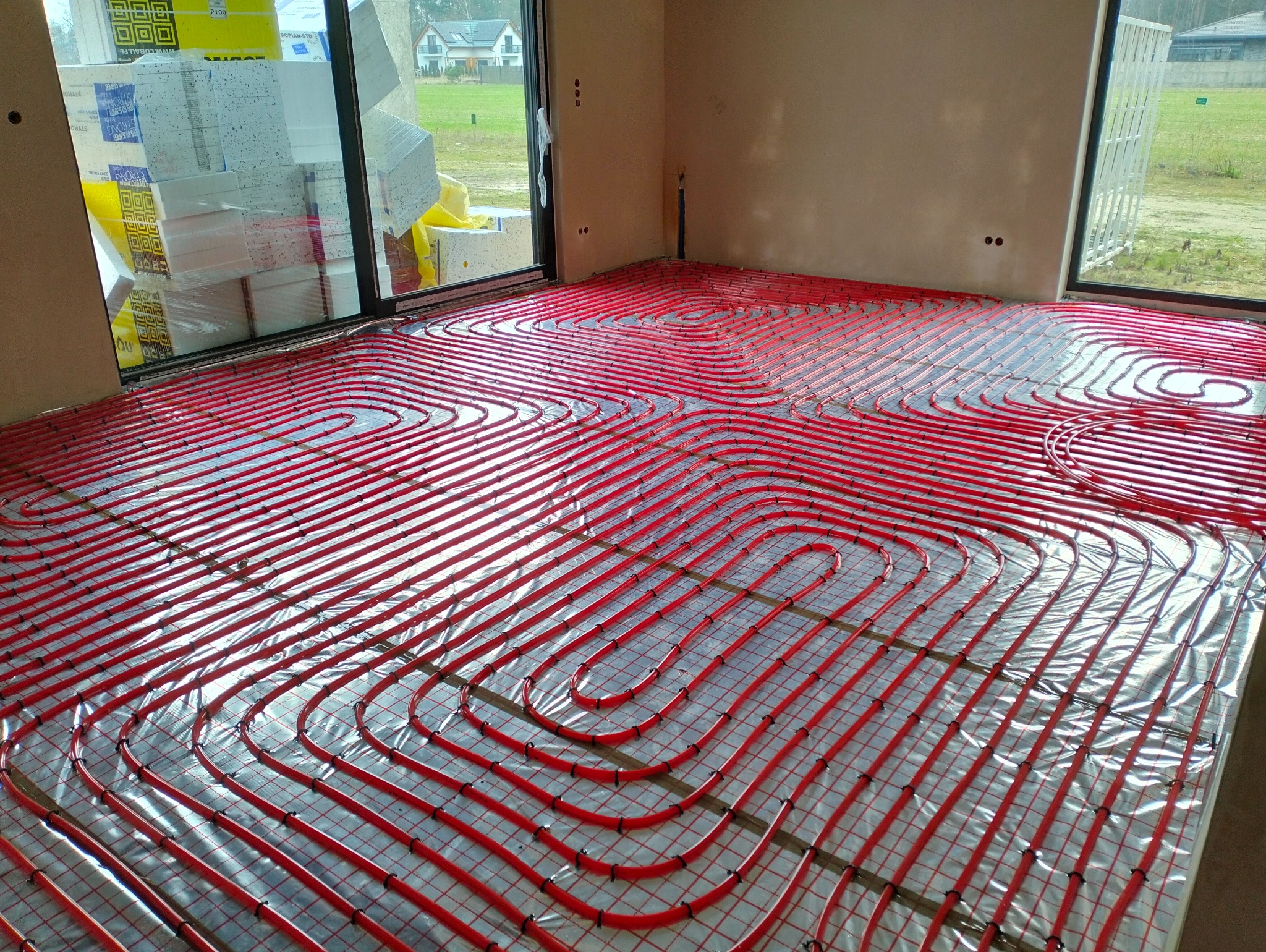 Ogrzewanie podłogowe na rurze Pert.