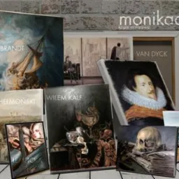 Zestaw reprodukcji obrazów znanych malarzy: Rembrandt, Van Dyck, Chełmoński, Willem Kalf, Hopper, oraz obraz nieznanego autora, prezentowanych na tle ceglanej ściany i logo 'monikaart'.