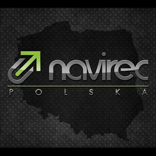 Logo firmy Navirec z Gdańska, z zieloną strzałką w górę i napisem Polska na tle mapy Polski w odcieniach szarości, na tle z teksturą metalu.