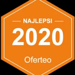 Pomarańczowa odznaka Oferteo 'Najlepsi 2020' na czarnym tle.