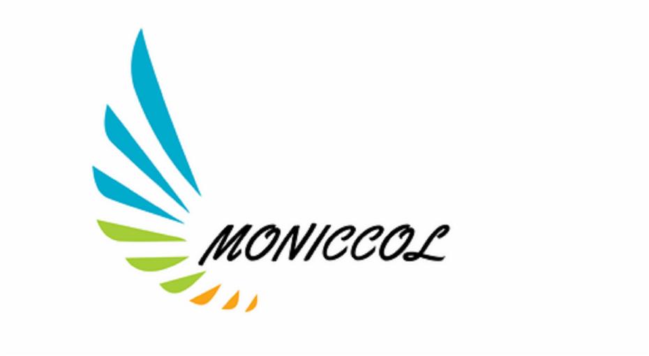 Logo firmy Moniccol z abstrakcyjnym symbolem skrzydeł w kolorach niebieskim, zielonym i pomarańczowym, czarny napis kursywą.