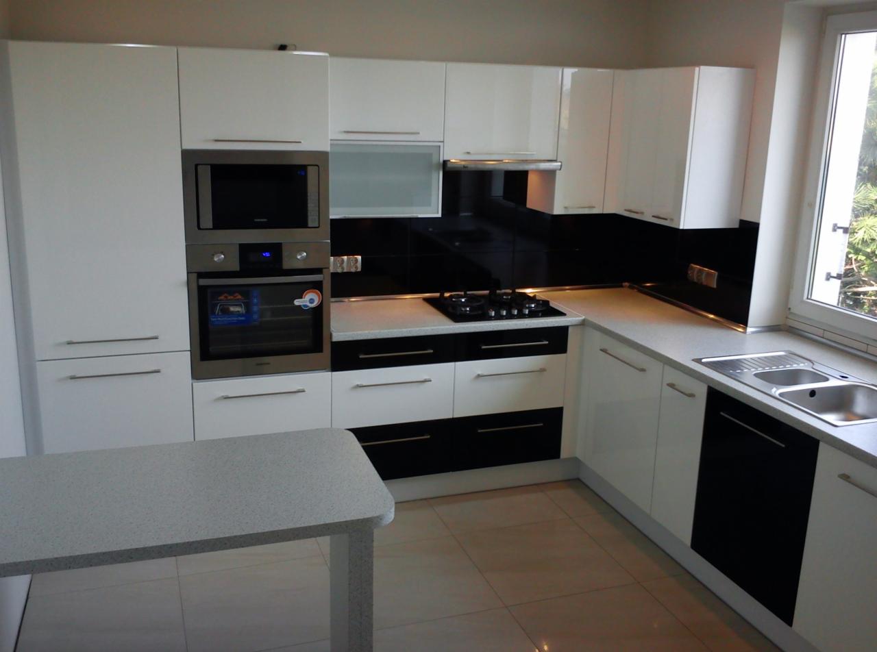 Kuchnia Biała ,Fronty w Połysku.