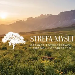 Krajobraz górski o wschodzie słońca z białym drzewem i napisem 'Strefa Myśli Gabinet Psychoterapii i Rozwoju Osobistego'.