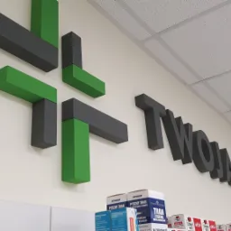 Litery i logo ze Styroduru malowane