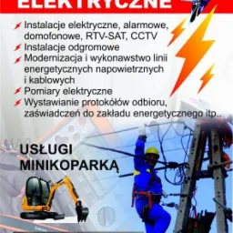 Grafika reklamowa firmy elektrycznej: elektryk w kasku i kombinezonie na drabinie przy słupie energetycznym, obok lista usług i dane kontaktowe.