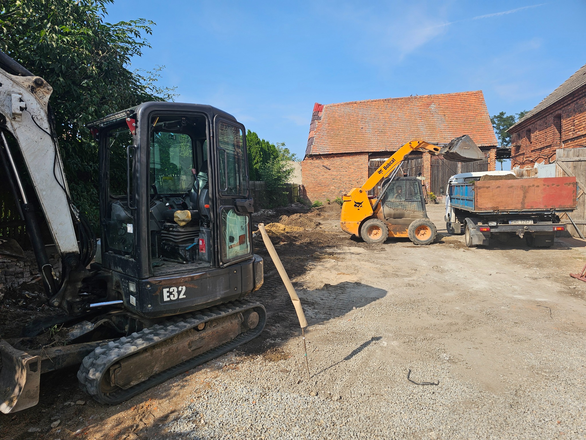 Kompleksowe wykonanie odwodnienia terenu- drenażu, spustów z rynien, studni chłonnych działka 40ar