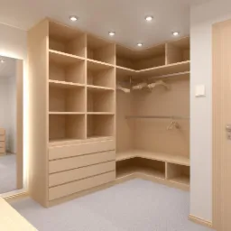 Jasna garderoba z półkami, szufladami i drążkami na wieszaki, widoczna przez lustro część innej garderoby z szufladami, obok drewniane drzwi z przeszkleniami.