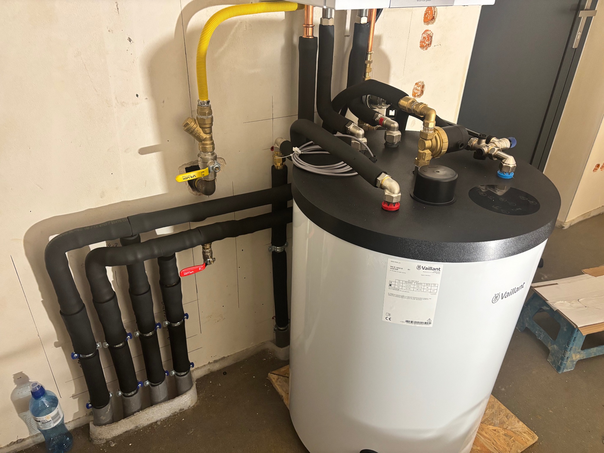 kotłownia gazowa z kotłem 1 funkcyjnym zasobnikiem 120L