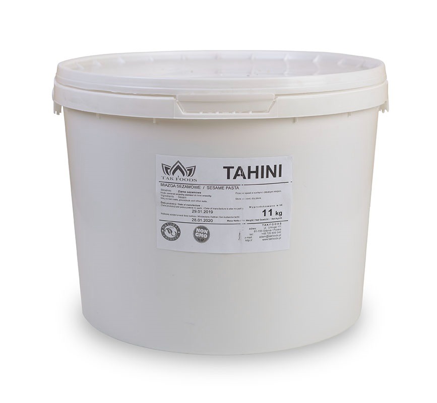 Wiadro z białą pastą sezamową tahini od TAK FOODS, etykieta z datami ważności i informacją o wadze 11 kg.