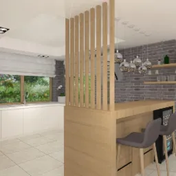 Wizualizacja nowoczesnej kuchni z drewnianym barkiem oddzielającym przestrzeń, szarym murem z półkami na alkohol i szklanki, wiszącymi lampami kulami oraz oknem z widokiem na zieleń.