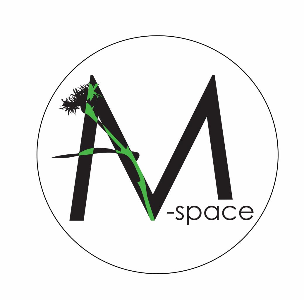 Logo firmy M-space w okręgu, litera M z elementami roślinnymi w kolorze zielonym.