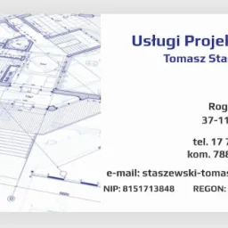 Wizytówka firmy projektowej z niebieskim planem architektonicznym, adresem, numerami telefonów i adresem e-mail.