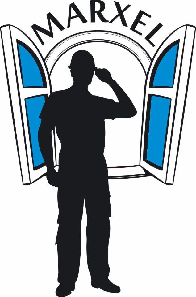 Grafika wektorowa przedstawiająca sylwetkę pracownika w kasku na tle otwartego okna z niebieskimi szybami i napisem MARXEL u góry, sugerująca usługi związane z oknami.