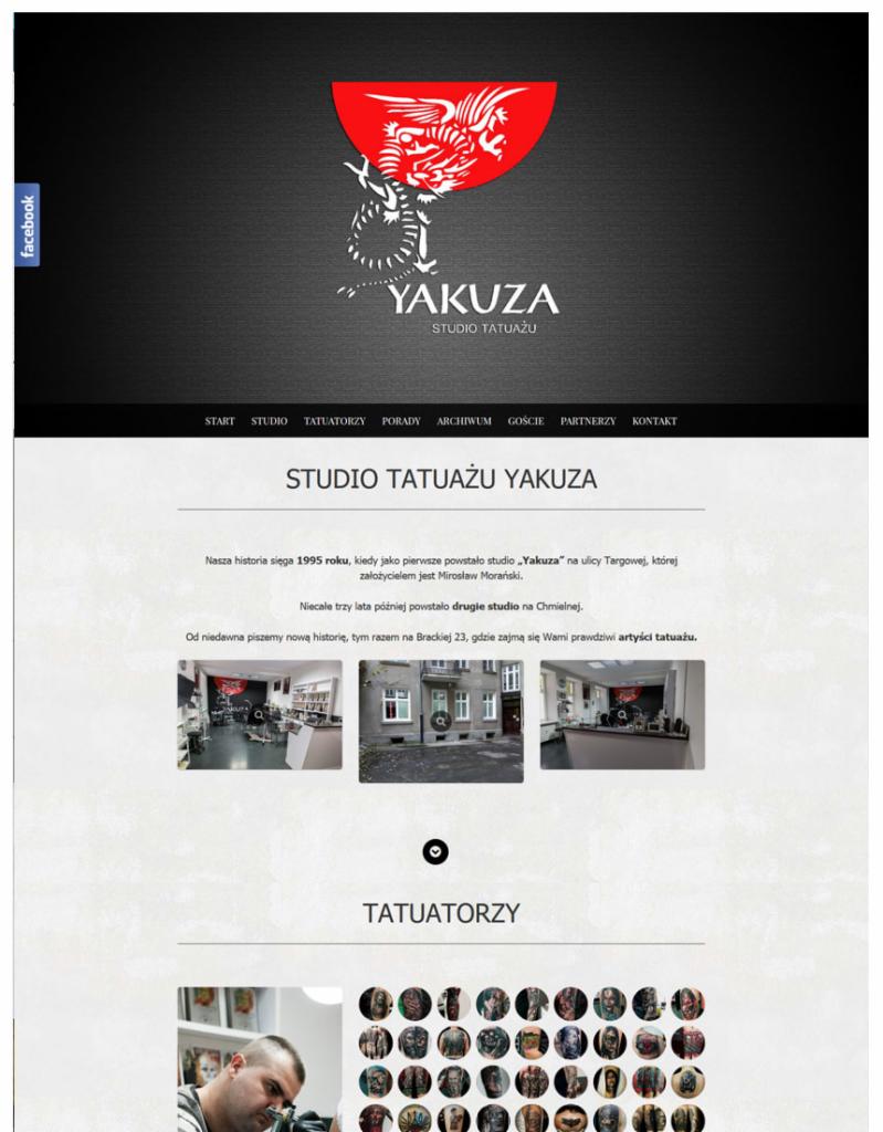 Zrzut ekranu strony internetowej studia tatuażu Yakuza, z logo przedstawiającym czerwonego smoka i nazwą studia, menu nawigacyjne oraz sekcja z informacjami o historii studia i zdjęciami tatuażystów.