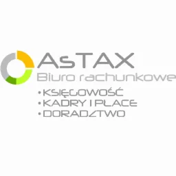 Logo biura rachunkowego Astax z okrągłym elementem w kolorach żółtym, zielonym i szarym, oferującego księgowość, kadry i płace oraz doradztwo.