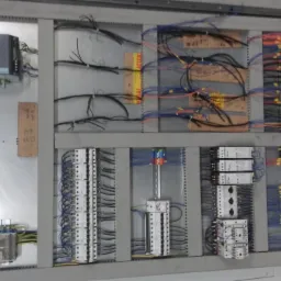 Nowa szafa sterownicza do odnawianej linii prod.