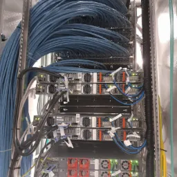 Okablowanie profesjonalne rozszywanie kabli