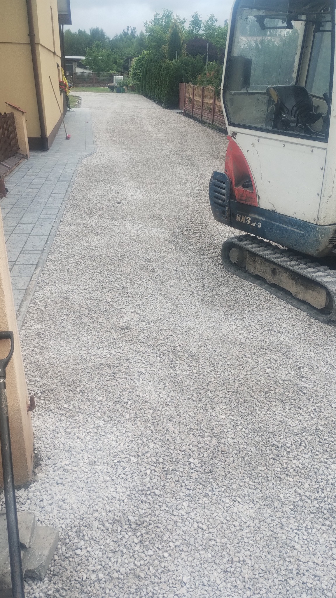 Kompleksowe utwardzanie terenu wjazdu