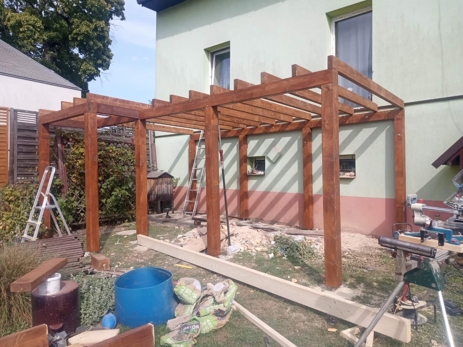 Taras na słupach częściowo z materiału powierzonego, Chorzów