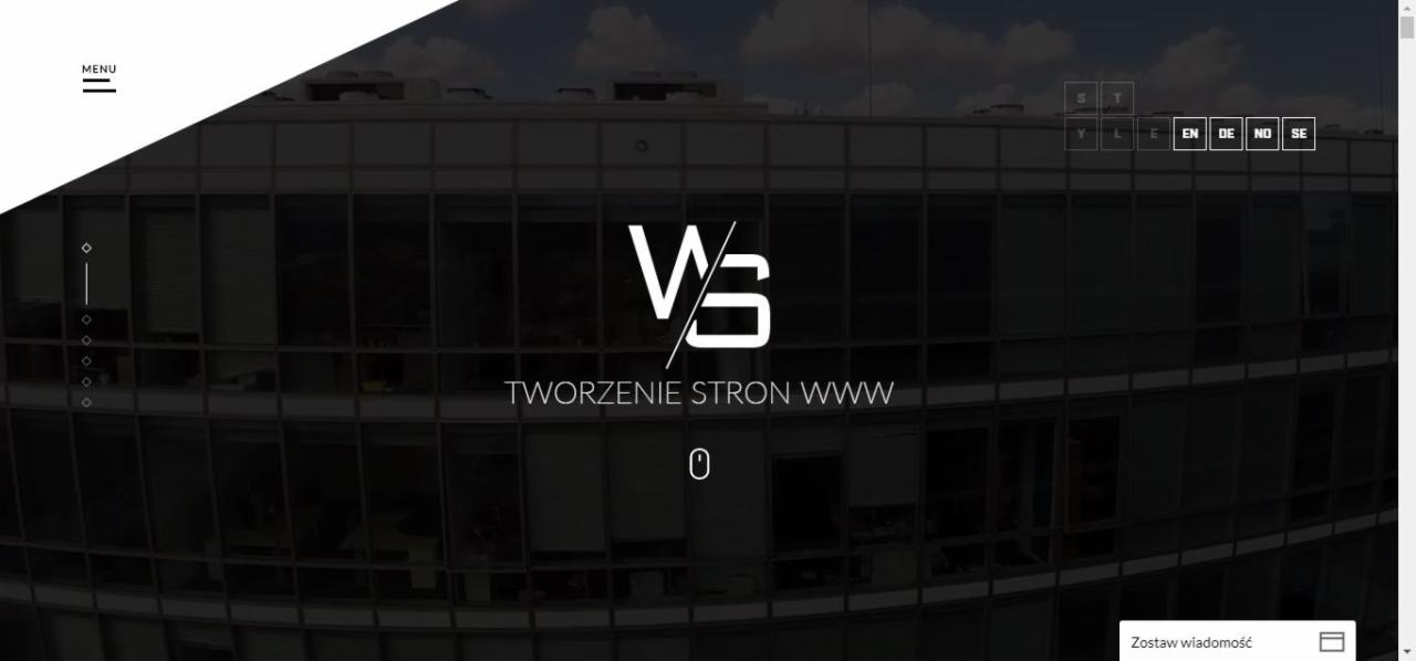 Strona internetowa z logotypem firmy na tle szklanego biurowca.