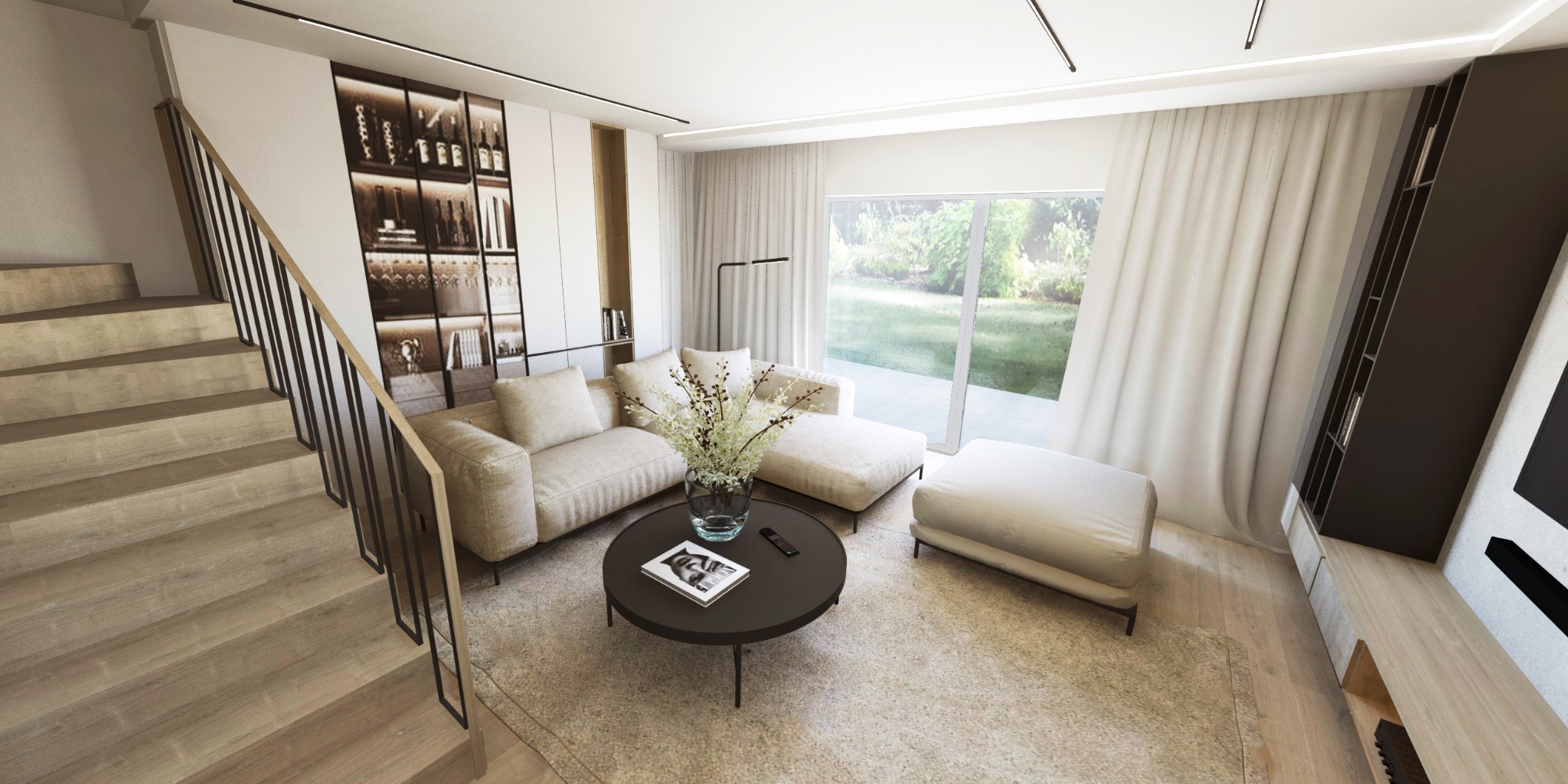 Jasny salon z beżową sofą, stolikiem kawowym z książką i wazonem z kwiatami, schodami z drewnianymi stopniami i czarną balustradą oraz regałem z półkami na wino, oświetlony naturalnym światłem z okna.