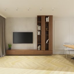 PROHOME STUDIO - Salon z drewnianą podłogą w jodełkę, szafką RTV i regałem. Na ścianie telewizor, obok stół z krzesłami. Minimalistyczny styl, jasne wnętrze, delikatne oświetlenie.