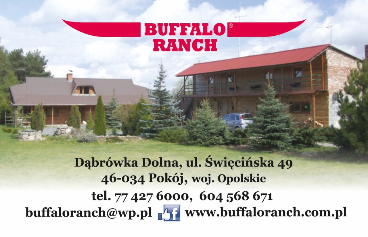 Buffalo Ranch: budynki z czerwonymi dachami, otoczone zielenią, z logo i danymi kontaktowymi na pierwszym planie.