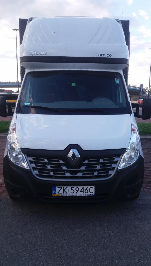 Biały Renault Master z zabudową Lamico i Gruau, zaparkowany na parkingu, widok z przodu na tablicę rejestracyjną ZK 5946C.