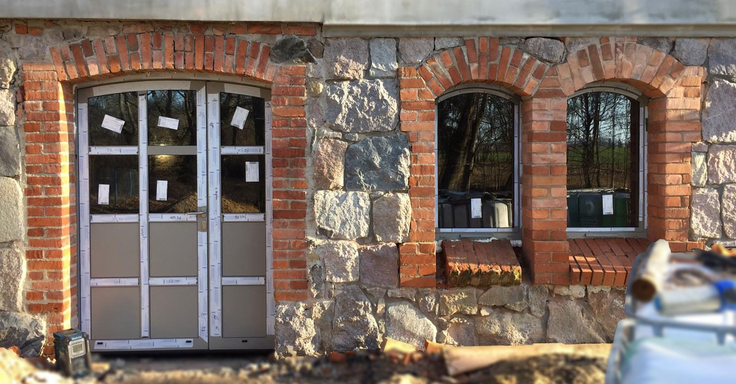 Dworek okolice miejscowości Czarne - okna z łukami