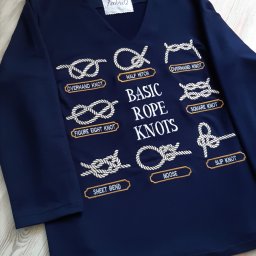 Bluza z motywami żeglarskimi haft komputerowy wykonany w pracowni Home FabriQ
