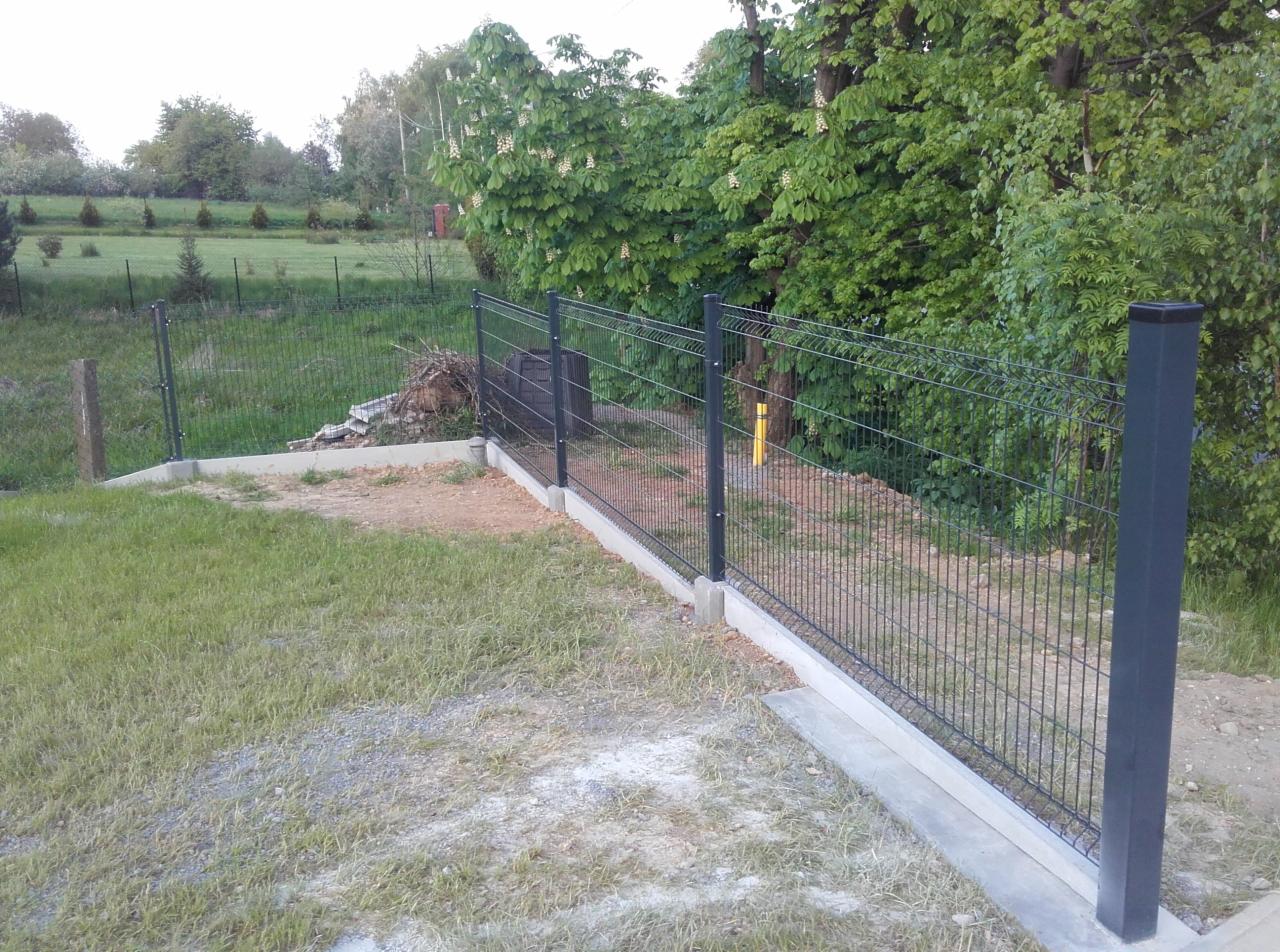 Ogrodzenie panelowe z podmurówką