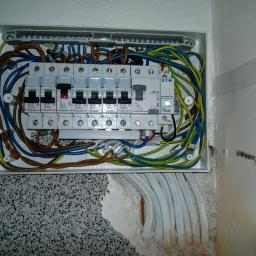 Wymiana skrzynki z bezpiecznikami