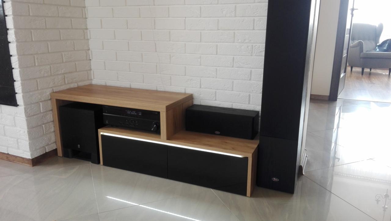 Wykonanie szafki rtv na wymiar