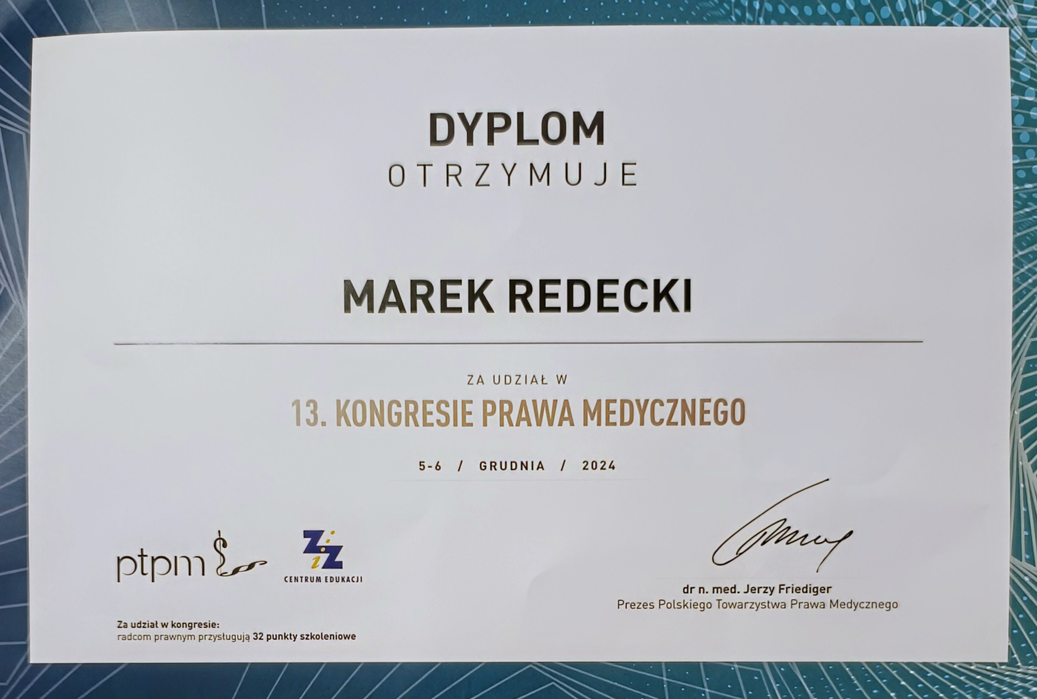 Dyplom dla Marka Redeckiego za udział w 13. Kongresie Prawa Medycznego, grudzień 2024, podpisany przez Prezesa Polskiego Towarzystwa Prawa Medycznego.