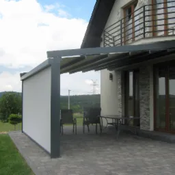 Pergola zwijana z roletą screen