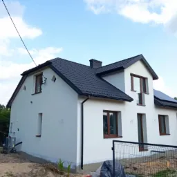 Kompleksowa termomodernizacja domu jednorodzinnego z pompą ciepła marki Nibe i PV 6.15 kWp