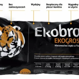Czarne opakowanie ekogroszku z grafiką tygrysa i napisem 'Ekobran EKOGROSZEK', prezentujące informacje o produkcie, takie jak granulacja, ciepło spalania i zawartość popiołu.