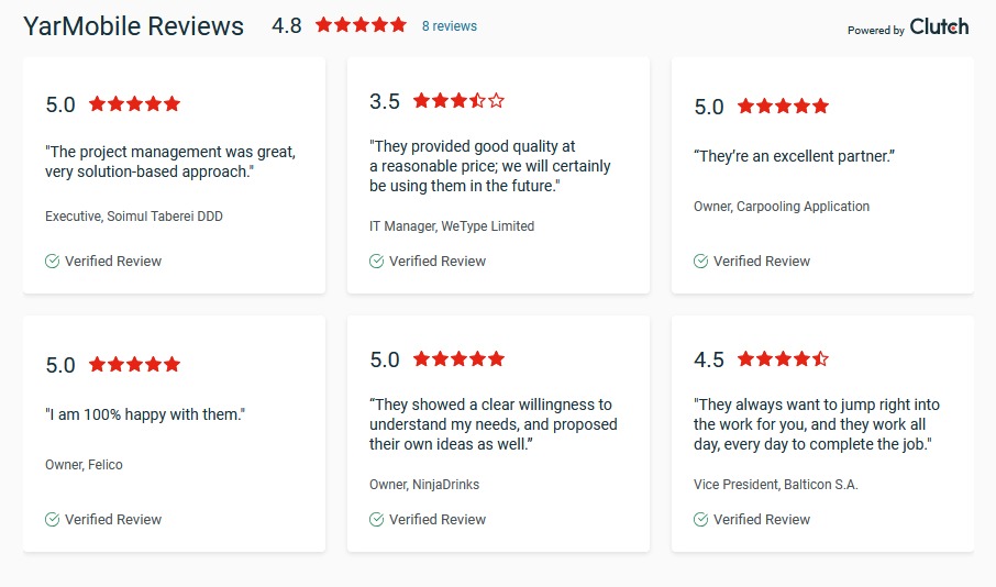 Opinie klientów YarMobile Reviews z ocenami 5.0, 3.5 i 4.5 gwiazdek, zawierające pozytywne komentarze na temat zarządzania projektami, jakości i partnerstwa.