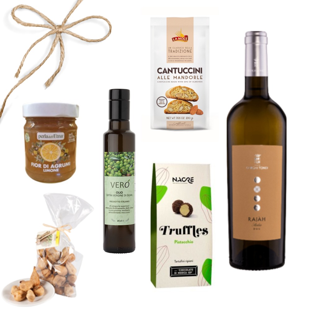Elegancki zestaw prezentowy z włoskimi specjałami: miód cytrynowy, oliwa z oliwek, cantuccini migdałowe, trufle pistacjowe i butelka białego wina, całość na białym tle z jutowym sznurkiem.