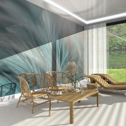 Ami Interior Projektowanie Wnętrz Renata Olejniczak - Jasne wnętrze z fototapetą, rattanowymi meblami i leżanką przy oknie z żaluzjami. Nowoczesny design z naturalnym światłem i widokiem na zieleń.