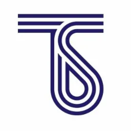 Abstrakcyjne logo firmy w kolorze granatowym, przedstawiające stylizowaną literę 'TS' utworzoną z trzech równoległych linii, z zaokrąglonymi zakończeniami i geometrycznym układem na białym tle.