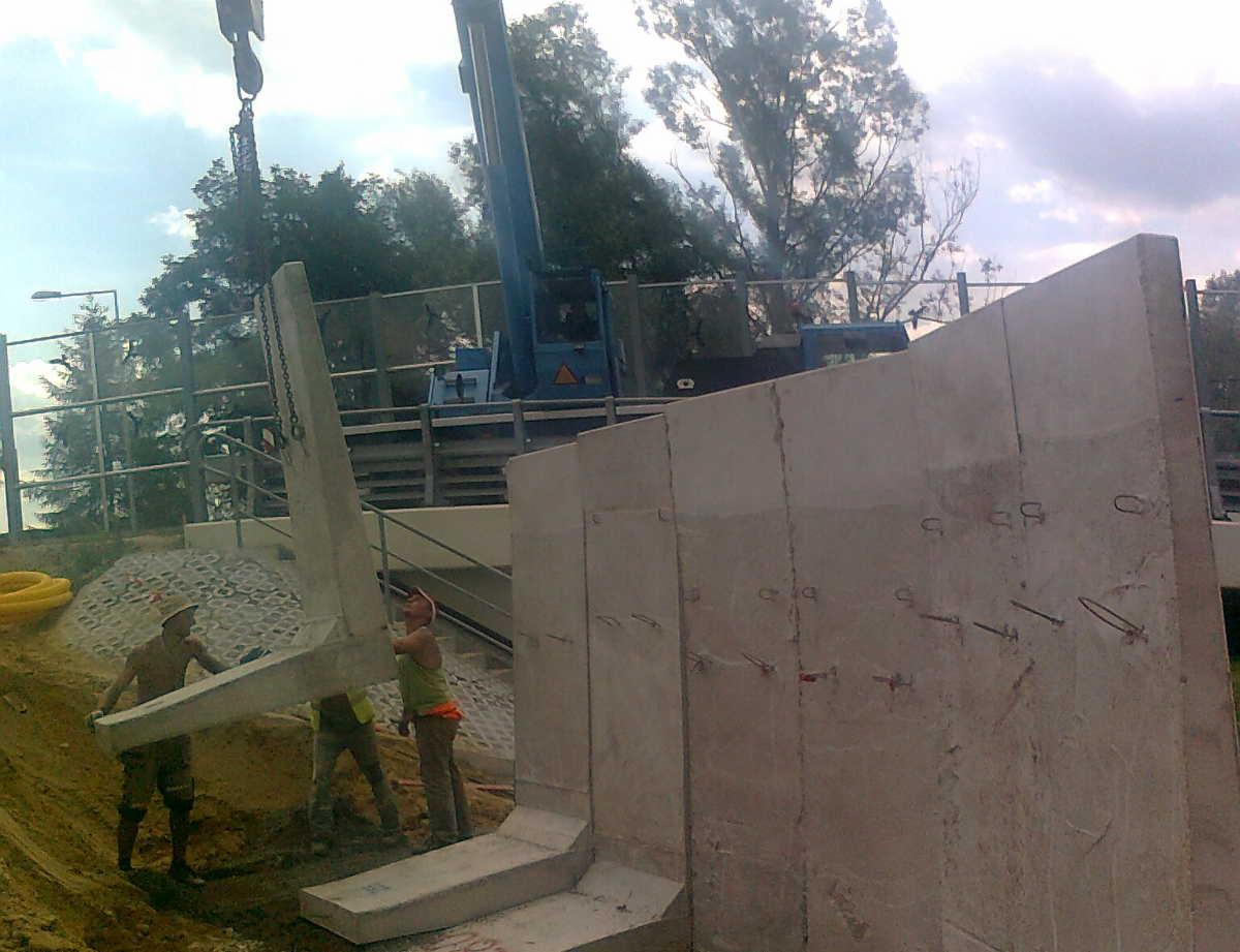 Budowa muru oporowego