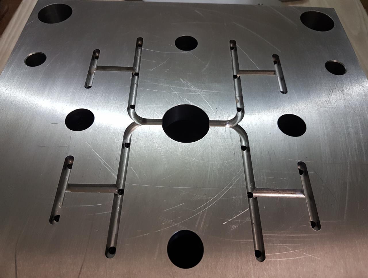 Forma wtryskowa do zatyczek