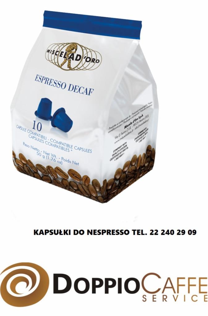 Opakowanie kapsułek do ekspresu, Miscelad'Oro Espresso Decaf, z widocznymi dwoma niebieskimi kapsułkami i grafiką z ziaren kawy u dołu.