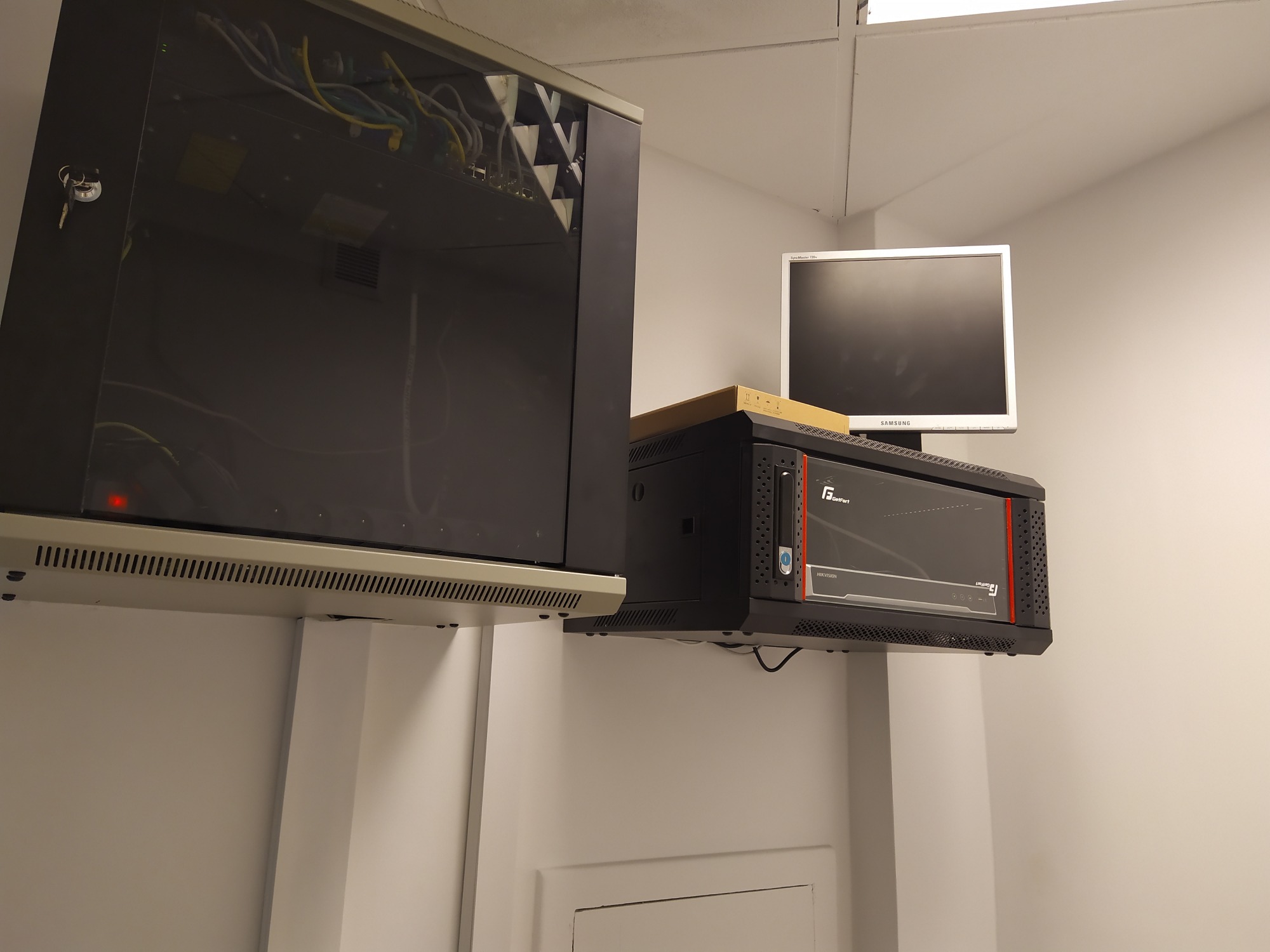 Szafka z rejestratorem